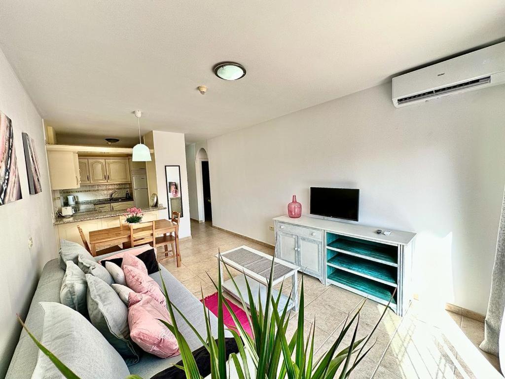 Sunny Apartment & Heated Pool ลอส กริสเตียนอส ภายนอก รูปภาพ