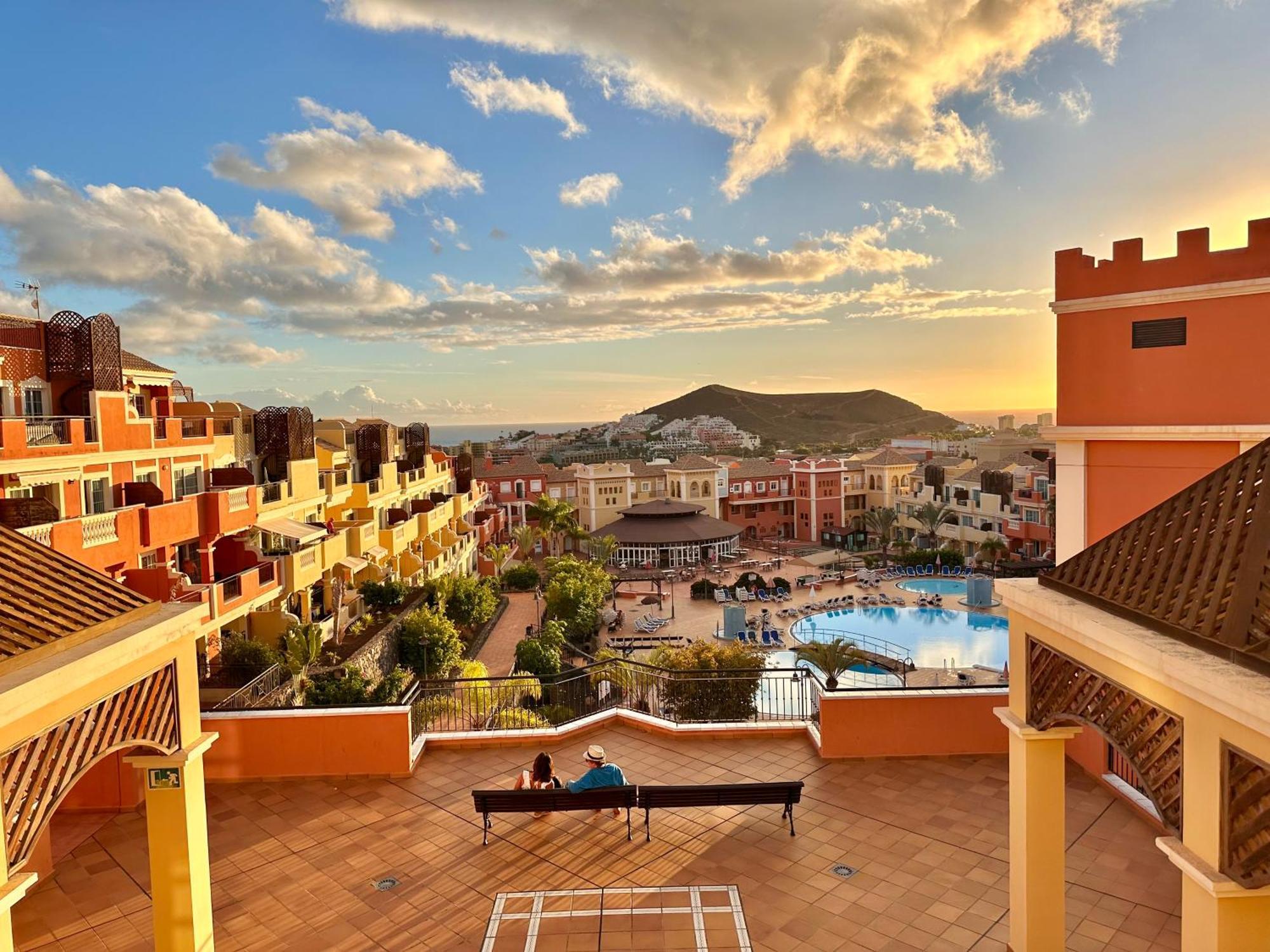 Sunny Apartment & Heated Pool ลอส กริสเตียนอส ภายนอก รูปภาพ